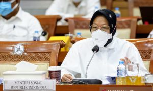 Menteri Sosial Tri Rismaharini dalam rapat kerja bersama Komisi VII DPR di Jakarta, Senin (20/9/2021). (ANTARA/HO-Kemensos)