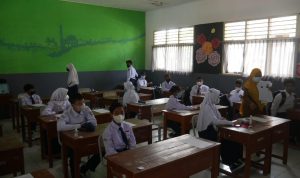 PTM TERBATAS: Pelaksanaan PTM di SMP Negeri 3 Ngamprah, KBB.