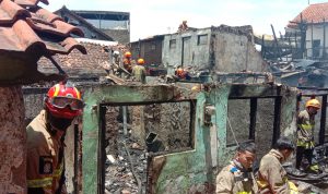 Diduga Kabel Korslet di Atas Kasur, 10 Rumah di Gang Lebak Dilalap Api