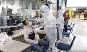 PT Kereta Api Indonesia (Persero) Daop 1 Jakarta menurunkan tarif tes usap antigen di seluruh stasiun, termasuk Stasiun Gambir dan Pasar Senen dari Rp85.000 menjadi Rp45.000 untuk setiap pemeriksaan. (ANTARA/HO KAI Daop 1 Jakarta)