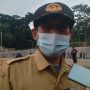 Sekretaris Camat Cikancung, Aries R Maolani di Alun-alun Cikancung, beberapa waktu lalu. (Yanuar Baswata/Jabar Ekspres)