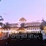 Aksi Kamisan di Gedung Sate Bandung, Kamis malam (23/9).