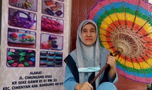 Dampak Pandemi, Salah Satu Pelaku UMKM Kehabisan Modal Salah satu pelaku UMKM, Etis Surtisah (62).