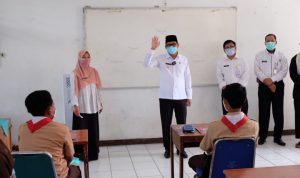 Wakil Wali Kota Depok, Imam Budi Hartono atau IBH saat meninjau simulasi PTMT. FOTO: Diskominfo.