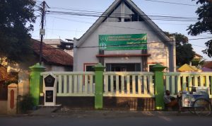 Bangunan galeri GAPPURA yang terhalang oleh pagar tembok kantor Kecamatan Tanjungsari, Kabupaten Sumedang pada Rabu (29/9). (Yanuar Baswata/Jabar Ekspres)