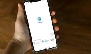 Illustrasi tampilan aplikasi PeduliLindungi pada ponsel. (ANTARA/Hreeloita Dharma Shanti)