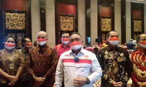 Kepala BP2MI Benny Rhamdani (tengah)