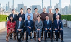 BTS Bersama Ibu Negara Korea Kunjungi Museum dan Persembahkan Hadiah dari Korea Selatan