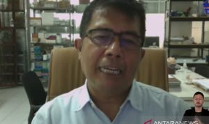 Ahli virologi yang juga Guru Besar Universitas Udayana Prof I Gusti Ngurah Kade Mahardika berbicara dalam gelar wicara virtual Waspada Mutasi Virus Dengan Protokol Kesehatan di Jakarta, Kamis (30/9/2021). (ANTARA/Martha Herlinawati Simanjuntak)