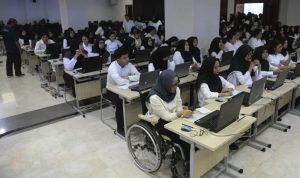 Dokumentasi - Suasana tes Seleksi Kemampuan Dasar (SKD) Calon Pegawai Negeri Sipil (CPNS) 2019 di Kantor Wali Kota Jakarta Selatan, Sabtu (22/2/2020). FOTO ANTARA/Puspa Perwitasari/aww