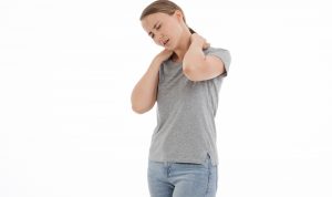 Ilustrasi pegang leher (Pixabay)