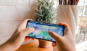 Samsung Galaxy A52s 5G Jadi Official Smartphone Piala Presiden Esport dan Mobile Legends Professional League 2021 Samsung Galaxy A52s 5G ditenagai prosesor Snapdragon 778G dengan peningkatan performance hingga 80% GPU, 40% Single CPU, dan 72% Multi CPU dari generasi pendahulunya, RAM Plus 4GB, dan 240Hz touch rate membawa para atlet e-sport untuk meraih kemenangan.