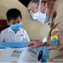 Bupati Cianjur, Jawa Barat, Herman Suherman, saat melakukan sidak ke sekolah dasar di wilayah kota, Senin (13/9). (FOTO ANTARAAhmad Fikri)
