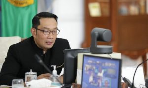 Jabar Kini Berada di Zona Kuning Covid-19 Gubernur Jawa Barat Ridwan Kamil memberikan keterangan pers mengenai penetapan UMK Jabar 2021 untuk Kabupaten/Kota di Jabar