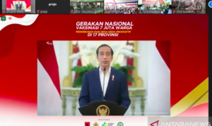 Presiden Jokowi Tegaskan Vaksinasi Aman dan Halal, Harus Dipercepat