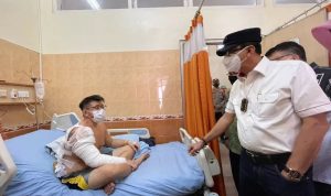 Menkumham Yasonna H. Laoly menjenguk korban kebakaran Lapas Kelas I Tangerang di Rumah Sakit Umum Daerah (RSUD) Tangerang, Banten. ANTARA/HO-Humas Kemenkumham