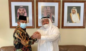 Pelaksana Tugas Direktur Jenderal Penyelenggaraan Haji dan Umrah Khoirizi bertemu dengan Duta Besar Arab Saudi untuk Indonesia Esham Altsaqafi. ANTARA/HO-Kemenag