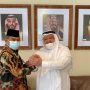 Pelaksana Tugas Direktur Jenderal Penyelenggaraan Haji dan Umrah Khoirizi bertemu dengan Duta Besar Arab Saudi untuk Indonesia Esham Altsaqafi. ANTARA/HO-Kemenag