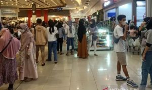 Anak di Bawah 12 Tahun Dilarang Masuk Mall Membuat Angka Kunjungan Rendah Pengelola pusat perbelanjaan di Cianjur, Jawa Barat, mencatat belum terlihat peningkatan pengunjung meski sudah diperbolehkan buka kembali, salah satunya Citimall Cianjur. ANTARA/Ahmad Fikri