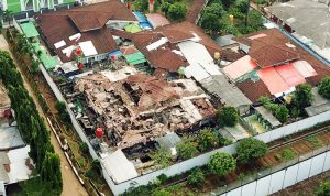 Tersangka Kebakaran Lapas Tangerang Kemungkinan Bisa Lebih dari Satu Orang PENGHUNI BERJUBEL: Foto udara pasca kebakaran di Lapas Kelas I Tangerang kemarin. Dugaan sementara, pemicu kebakaran adalah korsleting listrik. (SALMAN TOYIBI/JAWA POS)