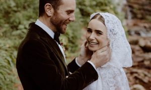 Aktris Lily Collins menikah dengan sutradara Charlie McDowell. (Instagram/@lilyjcollins)