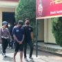 Pria berinisial K, pelaku perampokan bermodus cash on delivery (COD) saat di Mapolresta Bandung, Senin (6/9). Foto: Dokumentasi Polresta Bandung