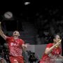 Arsip foto - Ganda campuran Indonesia Rivaldy Rinov (kiri) dan Mentari Pitha Haningtyas, mengembalikan kok kearah ganda campuran China Taipe Lee Jhe-Huei dan Hsu Ya Ching saat pertandingan putaran pertama Daihatsu Indonesia Masters 2020 di Istora Senayan, Jakarta, Selasa (14/1/2020). Pasangan Rivaldy dan Mentari kalah dengan skor 15-21 dan 13-21. ANTARA FOTO/Galih Pradipta/ama.
