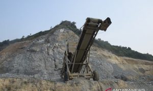 Gunung Sindanggeulis Purwakarta kondisinya terbelah akibat penambangan (ANTARA/Istimewa)