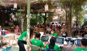Bangkitkan Pariwisata, PUTRI Gelar Vaksinasi Massal di Saung Udjo Dok. vaksinasi massal yang diselenggarakan oleh PUTRI di Saung angklung Udjo.