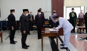 Wali Kota Depok Mohammad Idris ketika melantik ASN Depok (ANTARA/Foto: Diskominfo Depok)
