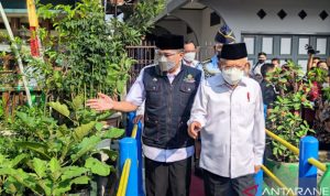 Wapres Ma'ruf Amin Apresiasi Urban Farming di Cicendo Bandung Wakil Presiden Ma'ruf Amin meninjau kawasan Agrowisata Urban Farming Cicendo di Kota Bandung, Jawa Barat, Rabu (29/9/2021). (BPMI Setwapres)