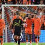 Kualifikasi Piala Dunia 2022, Belanda Libas Gibraltar 6-0 Penyerang timnas Belanda Memphis Depay (tengah) melakukan selebrasi usai mencetak gol ketiga lawan Gibraltar dalam pertandingan Kualifikasi Piala Dunia 2022 Grup G zona Eropa di De Kuip, Rotterdam pada 12 Oktober. ANTARA/AFP/JOHN THYS