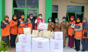 Telkomsel dan Rumah Zakat Salurkan Bantuan APD hingga Sembako kepada Tenaga Kesehatan dan Pemulasaraan Jenazah COVID-19 di Indonesia