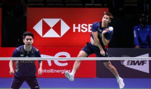 Dikalahkan Malaysia di Piala Sudirman, Tim Indonesia Sedang Tahap Pemulihan Ganda putra nomor satu dunia Marcus Fernaldi Gideon/Kevin Sanjaya Sukamuljo saat dikalahkan pasangan Malaysia Aaron Chia/Soh Wooi Yik pada pertandingan pertama perempat final Piala Sudirman 2021. (BWF/Badminton Photo)