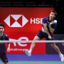 Ganda putra nomor satu dunia Marcus Fernaldi Gideon/Kevin Sanjaya Sukamuljo saat dikalahkan pasangan Malaysia Aaron Chia/Soh Wooi Yik pada pertandingan pertama perempat final Piala Sudirman 2021. (BWF/Badminton Photo)