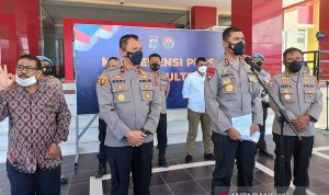 Kapolda Sulawesi Tengah, Irjen Pol Rudy Sufahriadi saat melakukan konfrensi pers terkait hasil sidang etik oknum Kapolsek di Parigi Moutong yang diduga telah melakukan tindakan asusila, Sabtu (23/10/2021). ANTARA/Kristina Natalia/am.