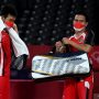 Pebulu tangkis ganda putra Indonesia Mohammad Ahsan/Hendra Setiawan meninggalkan lapangan usai kalah dari ganda putra Malaysia Aaron Chia/Soh Wooi Yik dalam pertandingan perebutan medali perunggu Olimpiade Tokyo 2020 di Musashino Forest Sport Plaza, Tokyo, Jepang, Sabtu (31/7/2021). ANTARA FOTO/Sigid Kurniawan/wsj. (ANTARA FOTO/SIGID KURNIAWAN)