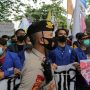 polisi banting mahasiswa demo kejang