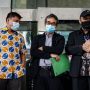 Eks Direktur Pembinaan Jaringan Kerja Antar Komisi dan Instansi di KPK Sujanarko (tengah) di Kantor Dewas KPK, Gedung KPK lama, Kuningan, Jakarta, Senin (17/5/2021). (Dery Ridwansah/JawaPos.com)