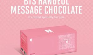 beli Merchandise terbaru BTS Hangeul Message Chocolate. ANTARA/HO.