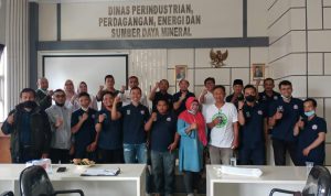 Belasan-peternak-ayam-petelur-beraudensi-dengan-Dinas-Perdagangan-dan-ESDM-Kabupaten-Garut.jpg