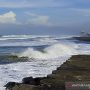 Potensi Hujan Deras dan Gelombang Tinggi Diprediksi Terjadi di Akhir Tahun Badan Meteorologi Klimatologi dan Geofisika (BMKG) Bandung memperkirakan bahwa akan terjadi gelombang tinggi hingga akhir tahun nanti.