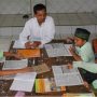 Ilustrasi guru Madrasah tengah mengajar santrinya. (Dok.JawaPos.com) guru pppk pengumuman kelulusan