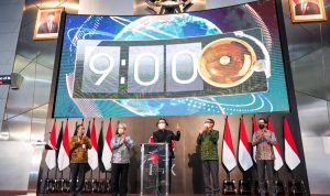 Gubernur Jabar dan Direktur Utama bank bjb ketika meresmikan peluncuran bjb sekuritas daerah. (foto: Dokumentasi untuk Jabarekspres.com)