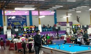 Pebiliar Sulsel Ismail Kadir saat tampil di Pekan Olahraga Nasional (PON) XX 2021 di GOR Billiard SP 5 Mimika, Timika, Papua, Jumat, (7/10/2021). (ANTARA/HO)