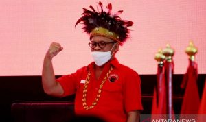 Kepala Badan Kebudayaan Nasional PDIP Aria Bima saat memberikan materi di rapat kerja daerah (Rakerda) DPD PDIP Papua Barat di Manokwari, Sabtu (9/10/2021). (ANTARA/HO-PDIP)
