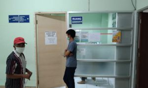 Situasi di RSUD Cicalengka pasca dikunjungi puluhan warga yang mengeluh keracunan makanan, Senin (18/10).