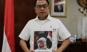 Pemerintah Luncurkan Buku Laporan Capaian Kinerja Pemerintahan Jokowi Kepala Staf Kepresidenan Moeldoko dengan buku Indonesia Tangguh Indonesia Tumbuh 2021. ANTARA/HO-KSP.
