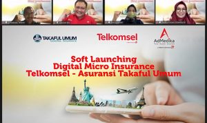 (Kiri-Kanan) Vice President Synergy Telkom Suhartono, Vice President Postpaid Consumer, International Roaming & Interconnect Telkomsel Bernadus Wahyu Wijayanto, Direktur AdMedika Dwi Sulistiani, dan Direktur Kepatuhan Asuransi Takaful Umum R. Melda Maesarach dalam acara soft launching Digital Micro Insurance pada Kamis (28/10).
