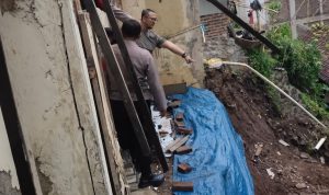 Curah Hujan Tinggi, 2 Rumah di Kabupaten Bandung Dihantam Longsor